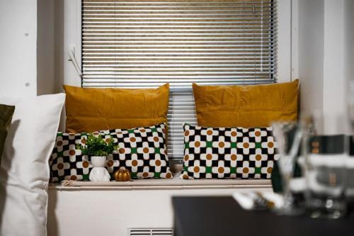 Secret Budget Studio Oasis - Tap to explore photos
