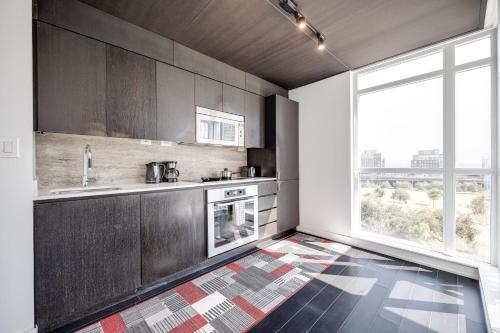 3BDRM Lake View Condo in Toronto - Tap to explore photos