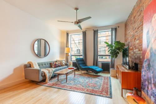 Gorgeous Park House w Parking on Queen West Room Type - Three-Bedroom Apartment