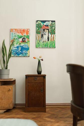 Artisan & Old-timey 2 bedrooms home - Tap to explore photos