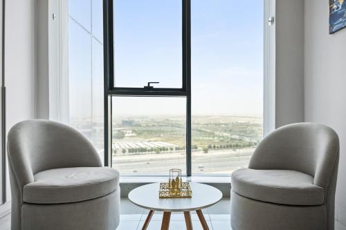 Bright Studio In Vibrant Dubailand District - Tap to explore photos