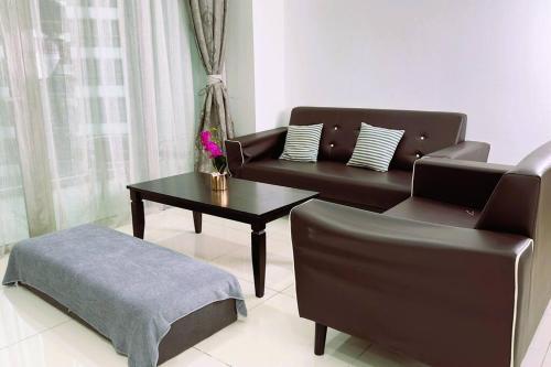 Luxury 2BR2BR service Apartment at Regalia Residence KL - Tap to explore photos