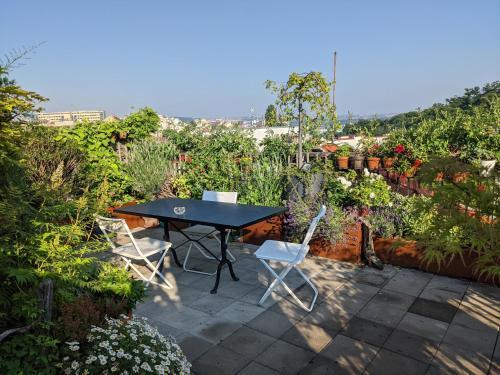 Guestrooms, rooftop with garden, spacious living room, character and fireplace - Tap to explore photos