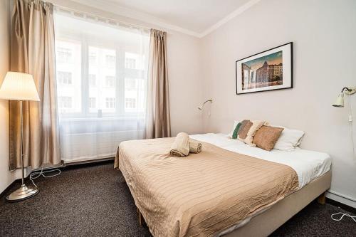 Fresh flat by tram Zizkov sleeps 6 - Tap to explore photos