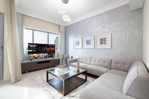 Elegant 3 Bedroom Apartment! 2 Minute Walk to Dubai Mall! Burj Khalifa and Fountain View! - Tap to explore photos