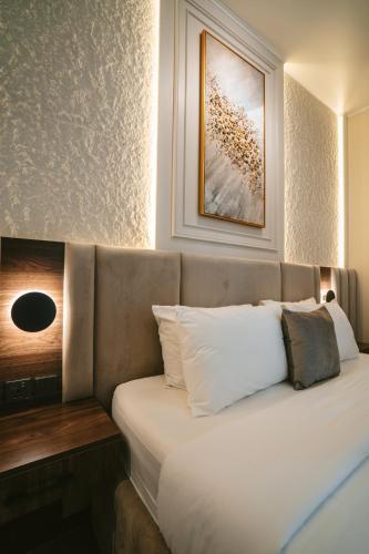 Modern 2-Bedroom Escape - Tap to explore photos