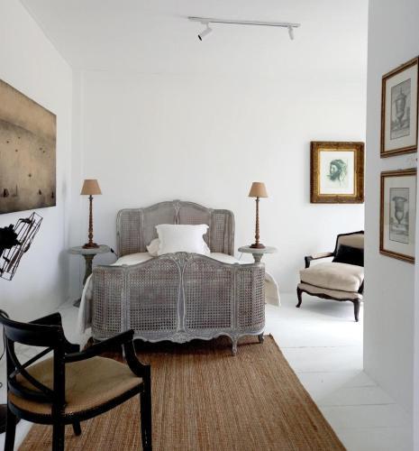 The White House Homestay - Tap to explore photos