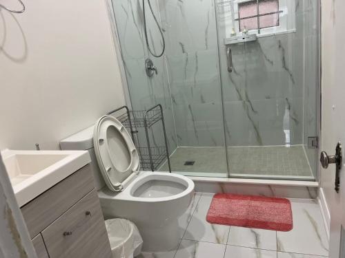 Spacious Urban Retreat Queen Bed & Sofa Bed Near Finch Subway Sleeps 4 - Tap to explore photos