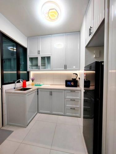 Maxim Majestic 3BR Connaught MRT - Tap to explore photos