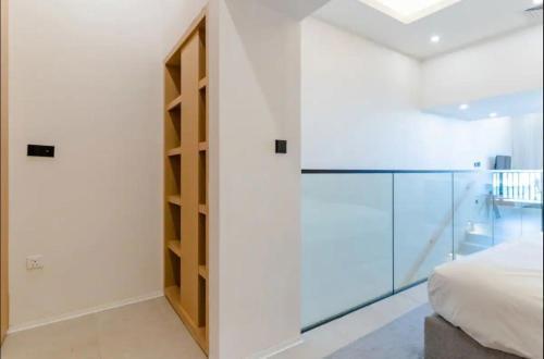 AWS Holiday Homes - Tranquil Stay at the Palm - Tap to explore photos
