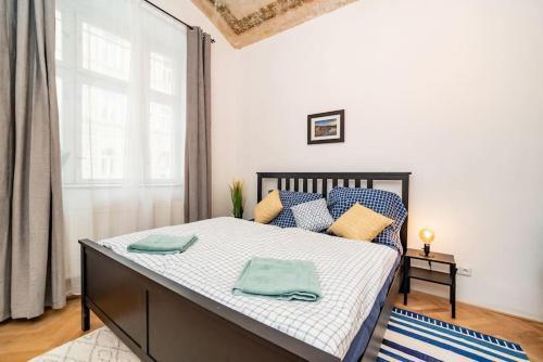 Cosy, retro-styled flat in beautiful Zizkov