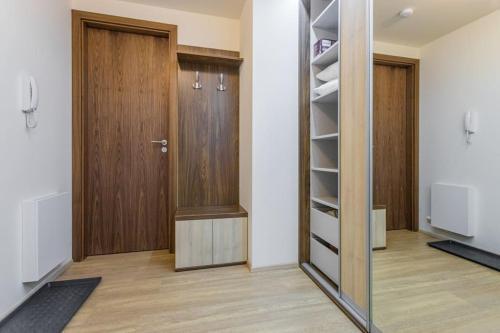 Flat with Bathtub & Balcony, only 12min Centrum, 200Mb WIFI - Tap to explore photos