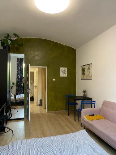 Cute botanical flat near by Žižkov tower - Tap to explore photos
