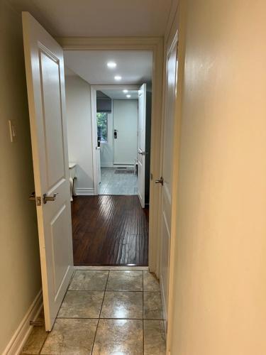 Bayview Village private suite - Tap to explore photos