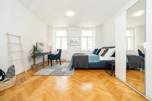 Central Bright and Spacious Appt - Tap to explore photos