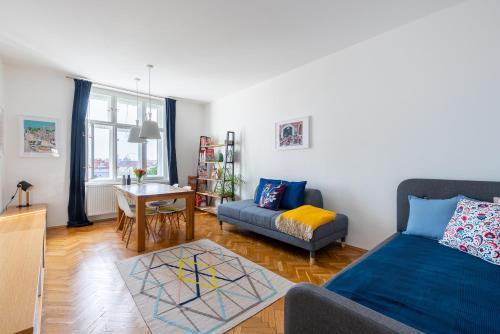 *SUNNY and STYLISH* Apt with BALCONY near TV Tower - Tap to explore photos