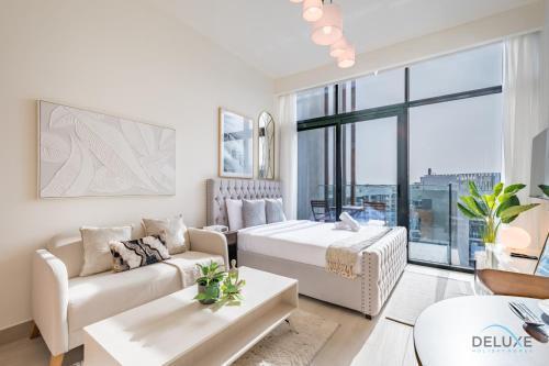 Spacious Studio with Community and Partial Burj Khalifa Views by Deluxe Holiday Homes - Tap to explore photos