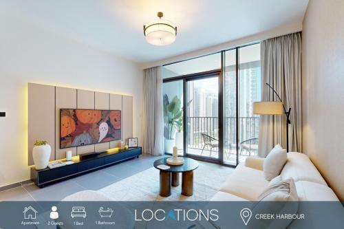 Creek Edge - Elegant One Bedroom in Creek Habour - Tap to explore photos
