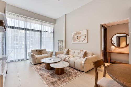 Modern 2 BR Apartment near Dubai Butterfly Garden - Tap to explore photos