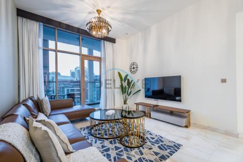 Upscale 3BR Apartment in Bayz Tower, Business Bay by Deluxe Holiday Homes - Tap to explore photos
