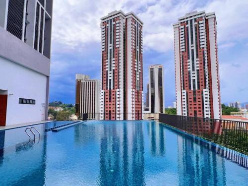 KLCC View with Balcony @ Chambers, KL Near LRT PWTC & Sunway Putra Mall - Tap to explore photos