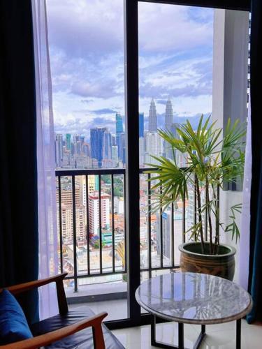 KLCC View with Balcony @ Chambers, KL Near LRT PWTC & Sunway Putra Mall - Tap to explore photos