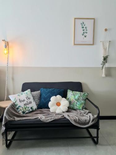 Cozy 2R2B near Gleneagles @ Embassy Row KLCC - Tap to explore photos