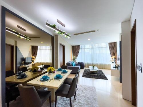 Luxury Penthouse KLCC & KL TOWER View in Kuala Lumpur - Tap to explore photos