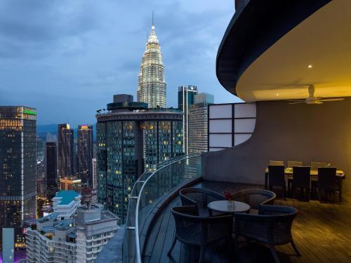 Luxury Penthouse KLCC & KL TOWER View in Kuala Lumpur - Tap to explore photos