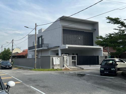 Jalan Tapah House - Tap to explore photos
