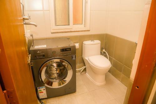 Ashu Apartment - Tap to explore photos
