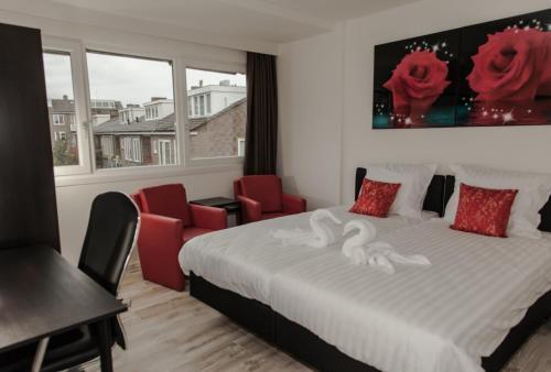 Amsterdam Soul Inn - Tap to explore photos