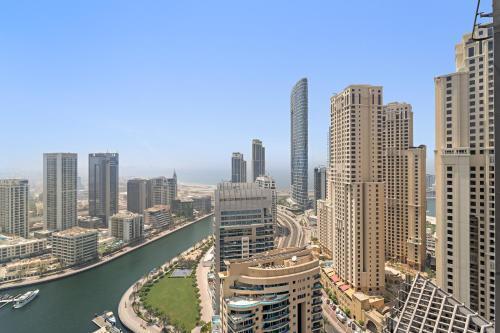 Waterfront View 1BR APT with Gym, Pool & Sauna