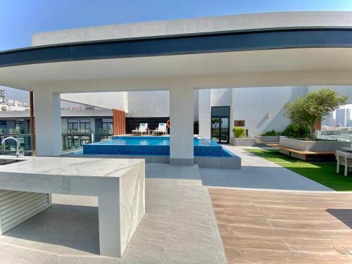 Trendy Studio with top Amenities - Tap to explore photos