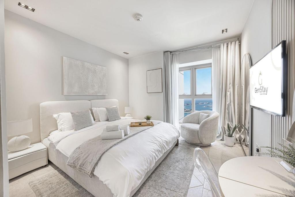 Breathtaking 2BR with Full SeaView