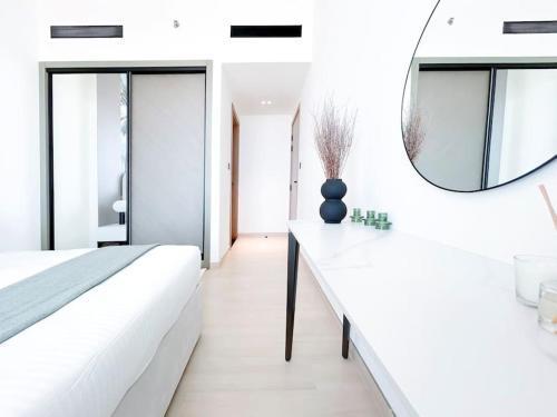 Stunning 1Bedroom Balcony City View Binghatti JVC - Tap to explore photos