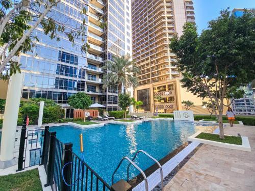 EasyGo- amazing 1bdr with view south ridge- downtown - Tap to explore photos