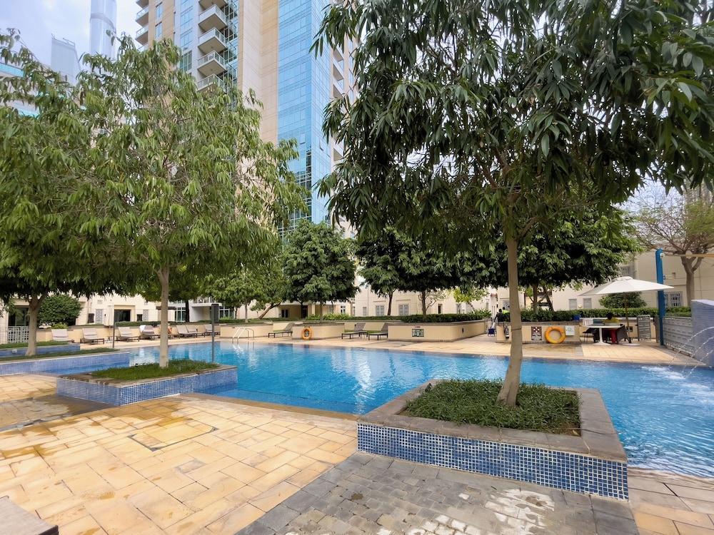 Maison Privee - Exclusive Duplex Villa with Panoramic Terrace Overlooking Burj Khalifa - Tap to explore photos