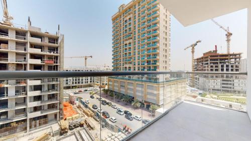 Uni Estate - Pristine One Bedroom