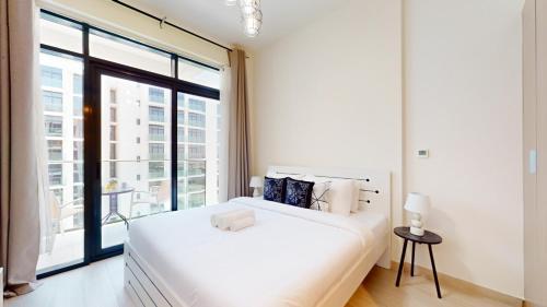 Azizi Riviera 47 - Comfortable Studio in Meydan - Tap to explore photos