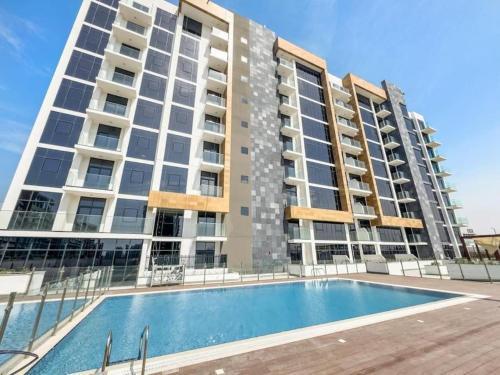 Azizi Riviera 47 - Comfortable Studio in Meydan - Tap to explore photos