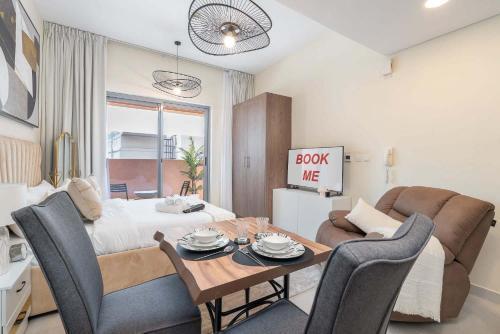 Utterly Mesmerizing Studio in JVC