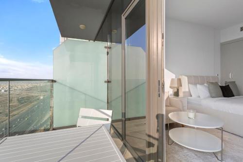 Bloom Towers Gem Elegant Studio A Must See - Tap to explore photos