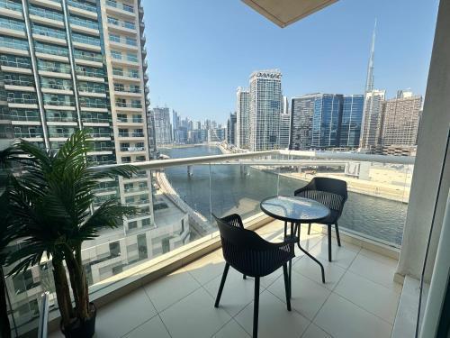 Urban Cozy 1BR apartment with Canal view - Free parking - Tap to explore photos