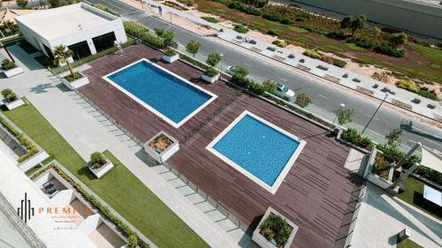 PREMIER STUDIO I Poolside - Tap to explore photos