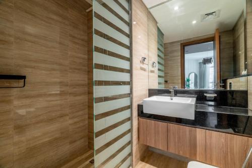 GuestReady - Elegant studio at Urban Oasis - Tap to explore photos