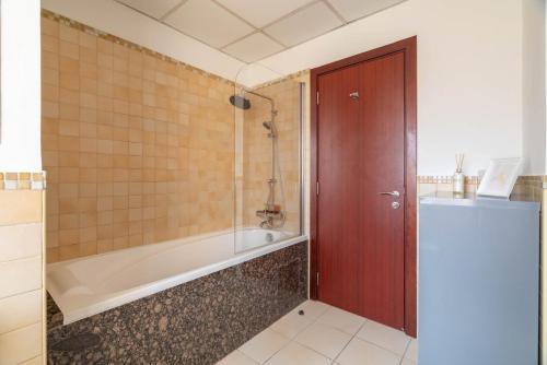 GuestReady - Serene retreat with Ain Dubai Views - Tap to explore photos