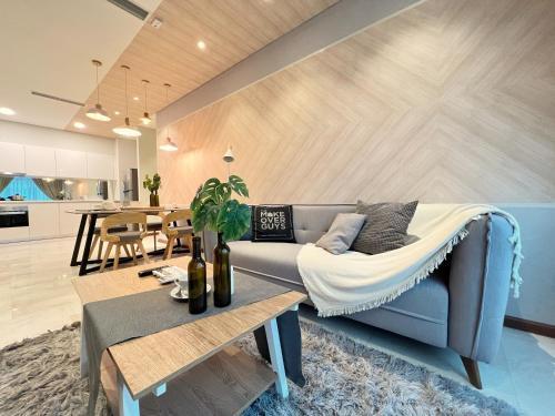 Sky Suites Centrale 3BR Suite at KLCC - Tap to explore photos