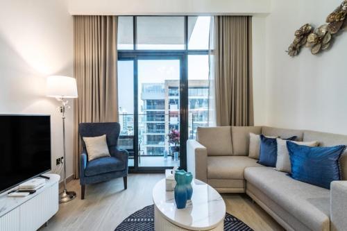 Dream Inn - 2 Bedroom Apartment with Balcony & Pool Access, Azizi Riviera - Tap to explore photos