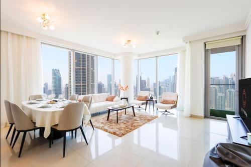 Livbnb - 2BR Burj View in Boulevard Point - Tap to explore photos